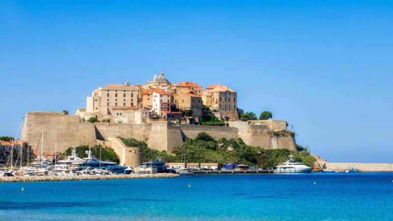 citadelle de calvi en bateau