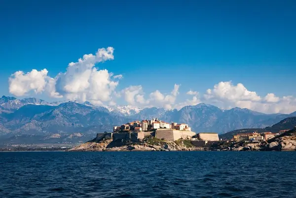 citadelle de calvi en bateau
